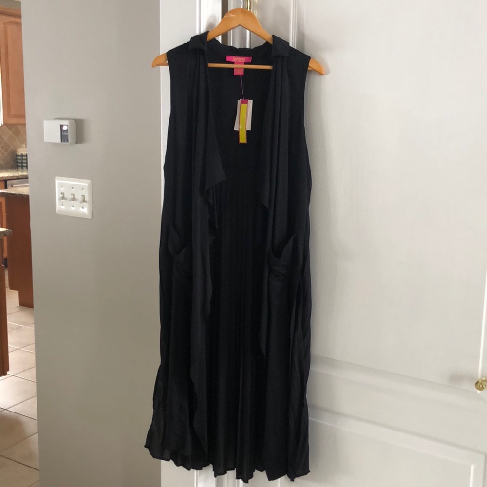 Long & black open vest